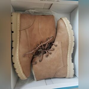 Cliffs 7.5 Ankle Boots